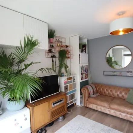 Rent this 3 bed townhouse on May Lane's Co-op in 187 Mays Lane, London