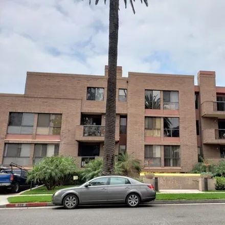 Buy this 2 bed condo on 2275 Tower Drive in Beverly Hills, CA 90211