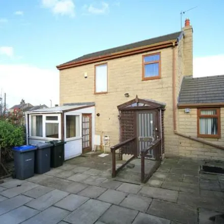 Rent this 4 bed house on King Street in Bradford, BD2 2HR