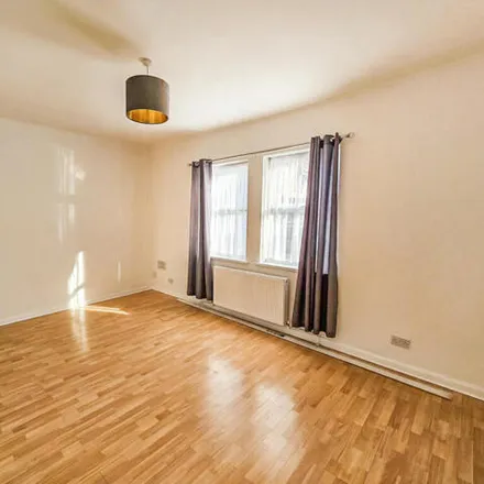 Image 3 - 100 Hayday Road, London, E16 4AS, United Kingdom - Apartment for sale