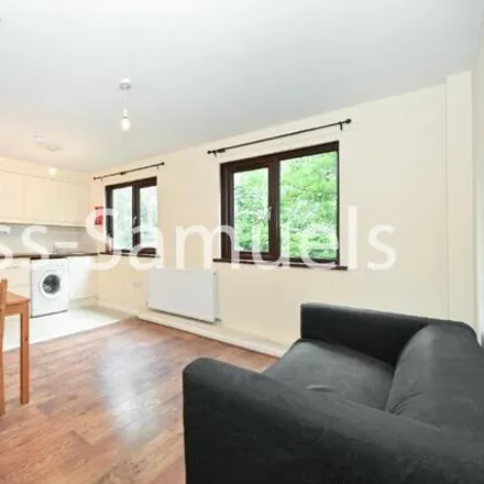 Image 2 - Rolls Road, London, SE1 5HH, United Kingdom - Townhouse for rent