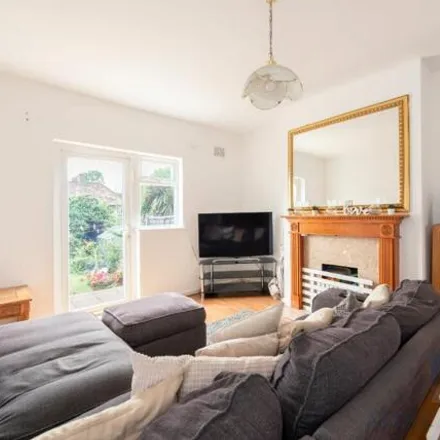 Buy this 3 bed townhouse on Marshall Road in London, N17 7AP