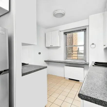 Image 6 - The Churchill, 300 East 40th Street, New York, NY 10016, USA - Apartment for rent
