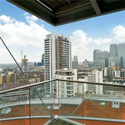 Image 5 - Fairmont Avenue, London, E14 9JB, United Kingdom - Room for rent