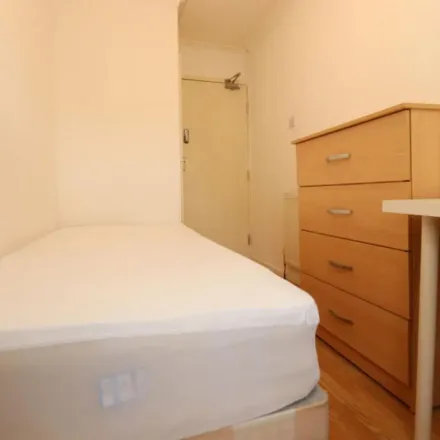 Image 1 - Suebi Cottage, 16 Lombard Place, London, E3 5FA, United Kingdom - Apartment for rent