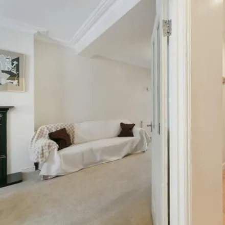 Image 5 - Cowper Road, London, SW19 1AB, United Kingdom - Townhouse for sale