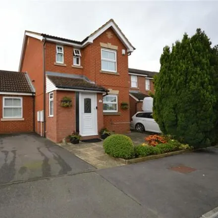 Buy this 3 bed house on Villiers Close in Luton, LU4 9FR
