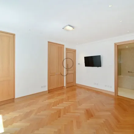 Rent this 3 bed apartment on 7 Green Street in London, W1K 6RS
