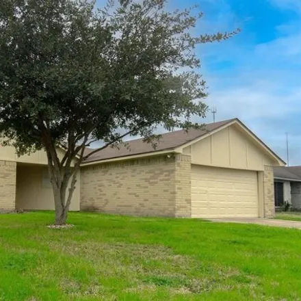 Rent this 3 bed house on 2751 Dawn Star Drive in Missouri City, TX 77489