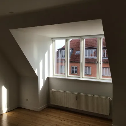 Rent this 1 bed room on Parkstykket 10 in 2700 Brønshøj, Denmark
