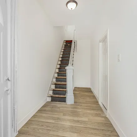 Image 3 - 321 East 196th Street, New York, NY 10458, USA - Townhouse for sale