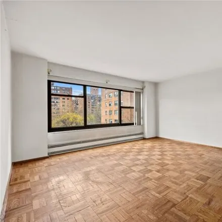 Image 6 - 21-25 34th Avenue, New York, NY 11106, USA - Apartment for sale
