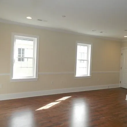 Image 3 - 71 North Street, Farm Street Station, Medfield, MA 02052, USA - Apartment for rent
