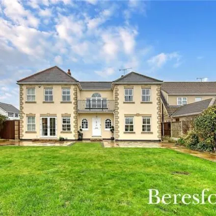 Buy this 6 bed house on The Vale in Billericay, CM4 9PW