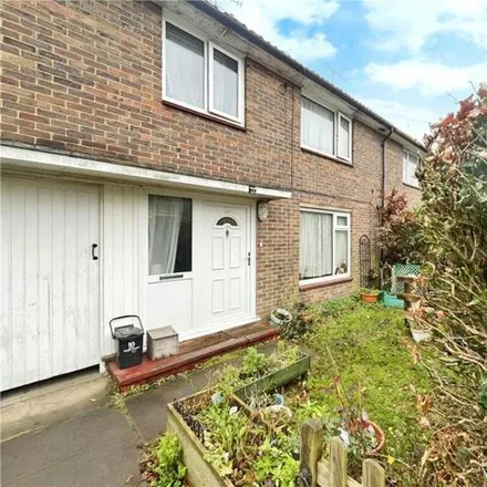 Buy this 3 bed townhouse on Kibble Green in Easthampstead, RG12 7QE