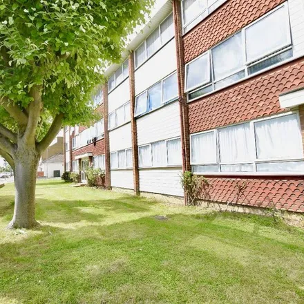 Image 5 - Staines Road, Loxford, London, IG1 2UX, United Kingdom - Apartment for rent