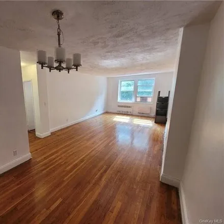 Image 8 - 442 Warburton Avenue, City of Yonkers, NY 10701, USA - Apartment for sale