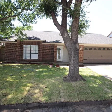 Image 2 - 5204 Redwater Drive, Arlington, TX 76018, USA - House for sale