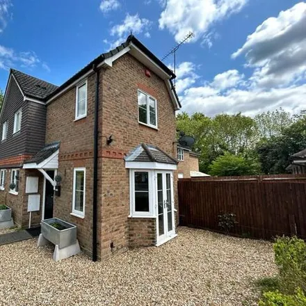 Rent this 1 bed duplex on Hitherhooks Hill in Binfield, RG42 4QW