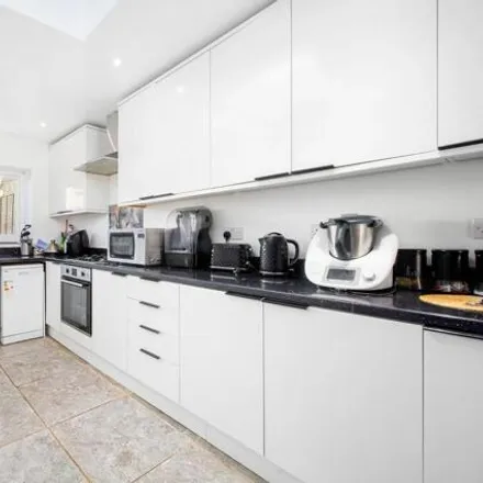 Image 4 - Lynmouth Avenue, London, SM4 4RR, United Kingdom - Townhouse for sale