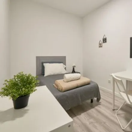 Rent this 7 bed room on Rua Carvalho Araújo