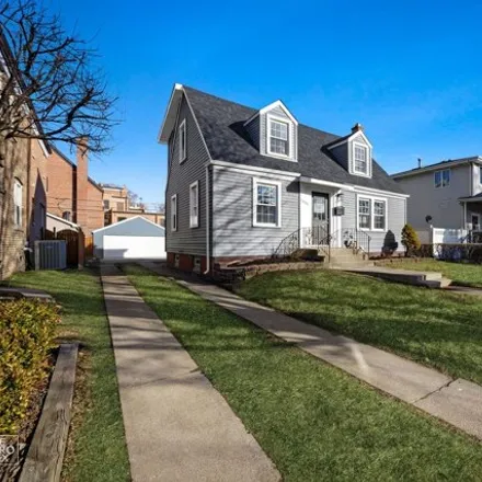 Buy this 4 bed house on 11009 South Drake Avenue in Chicago, IL 60655