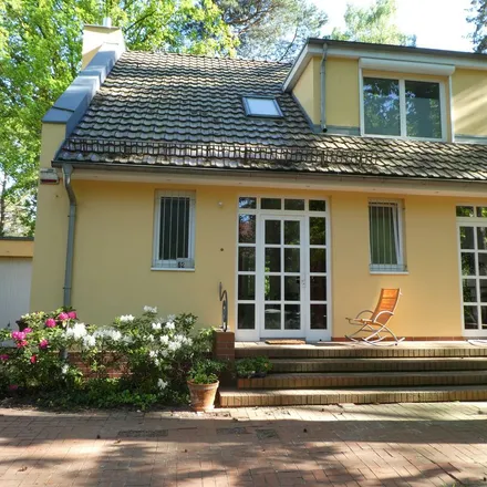 Rent this 4 bed apartment on Rudolf-Breitscheid-Straße 48 in 14532 Kleinmachnow, Germany