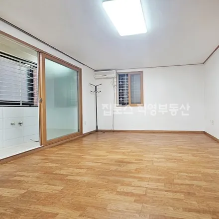Rent this studio apartment on 서울특별시 송파구 송파동 86-17