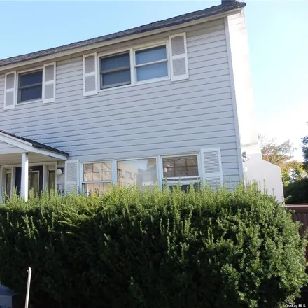Buy this 7 bed townhouse on 127 Great East Neck Road in West Babylon, NY 11704
