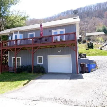 Buy this 2 bed house on 9 Whippoorwill Way in Maggie Valley, Haywood County