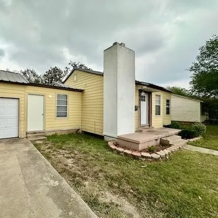 Image 5 - 972 West Lee Avenue, Kingsville, TX 78363, USA - House for sale
