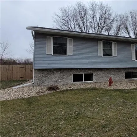 Image 1 - 932 5th Avenue Southeast, Pipestone, MN 56164, USA - House for sale