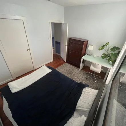 Rent this 1 bed room on 2396;2398 Pine Street in San Francisco, CA 94115