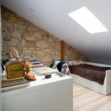 Rent this 5 bed room on Mourense in Calçada de Palma de Baixo, 1600-177 Lisbon