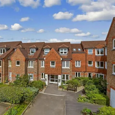 Image 1 - Lower Mead, Redhill, RH1 2FG, United Kingdom - Apartment for sale