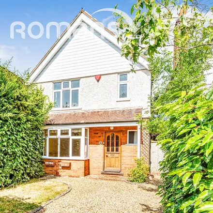 Rent this 3 bed house on Conisboro Avenue in Reading, RG4 7JF