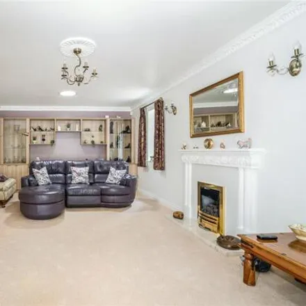 Image 7 - Canford Cliffs Avenue, Bournemouth, Christchurch and Poole, BH14 9QN, United Kingdom - House for sale