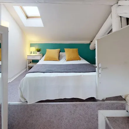 Rent this 4 bed apartment on Hôtel Lefèvre in Rue des Deux Ponts, 34062 Montpellier