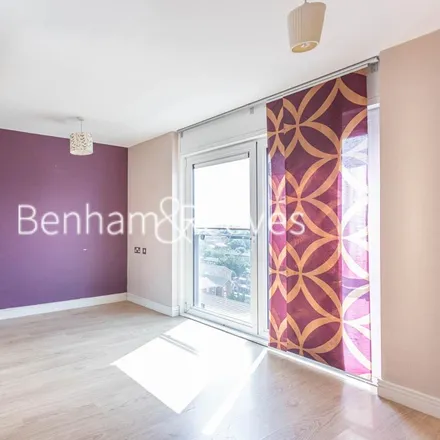 Image 7 - Wyatt Point, Erebus Drive, London, SE28 0GL, United Kingdom - Apartment for rent