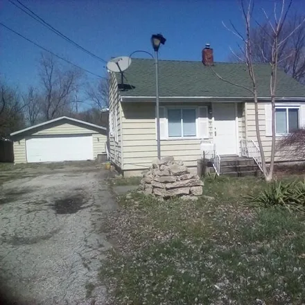 Buy this 2 bed house on 3371 Dakota Avenue in Flint, MI 48506
