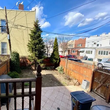 Image 3 - 71-47 Myrtle Avenue, New York, NY 11385, USA - House for sale