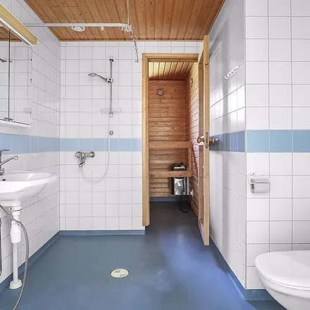 Rent this 2 bed apartment on Maanviljelijänkuja 2 in 01370 Vantaa, Finland
