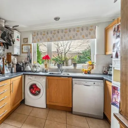 Image 3 - Yew Tree Close, Beaconsfield, HP9 2DX, United Kingdom - House for sale