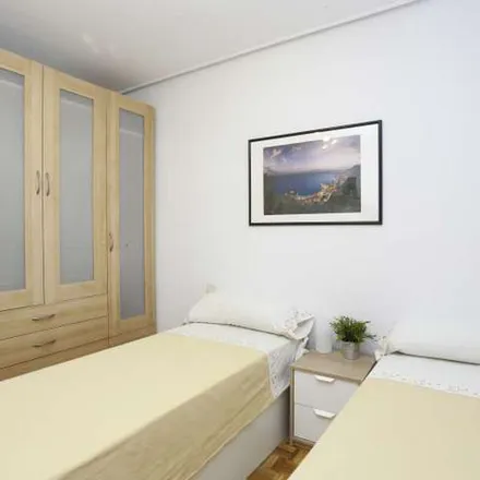 Rent this 5 bed apartment on Madrid in Residencial Toscana, Calle Cruz del Sur