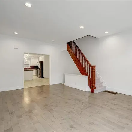 Image 3 - 2168 West Glenwood Avenue, Philadelphia, PA 19132, USA - Room for rent