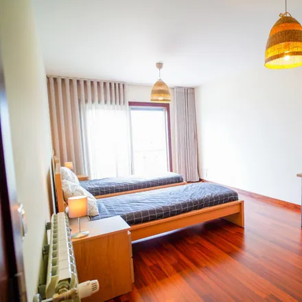 Rent this 3 bed room on Rua João Allen 32 in 4200-007 Porto, Portugal