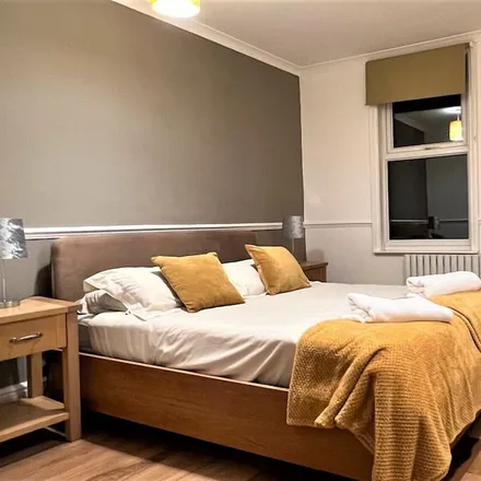 Rent this 3 bed apartment on London in SE6 3AU, United Kingdom