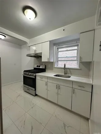Image 2 - 43-40 157th Street, New York, NY 11355, USA - House for rent