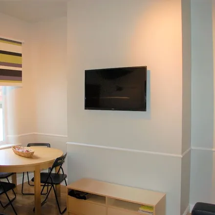 Rent this 5 bed apartment on St Mark's Road in Preston, PR1 8TL