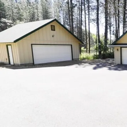 Buy this 3 bed house on 1707 Jaynes Dr in Grants Pass, Oregon